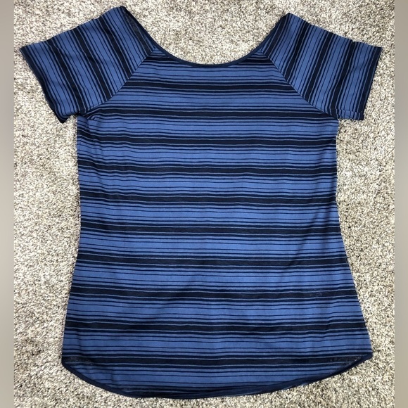 Athleta Women’s Navy Striped Twist Back Short Sleeve Shirt Size Medium - Picture 1 of 8